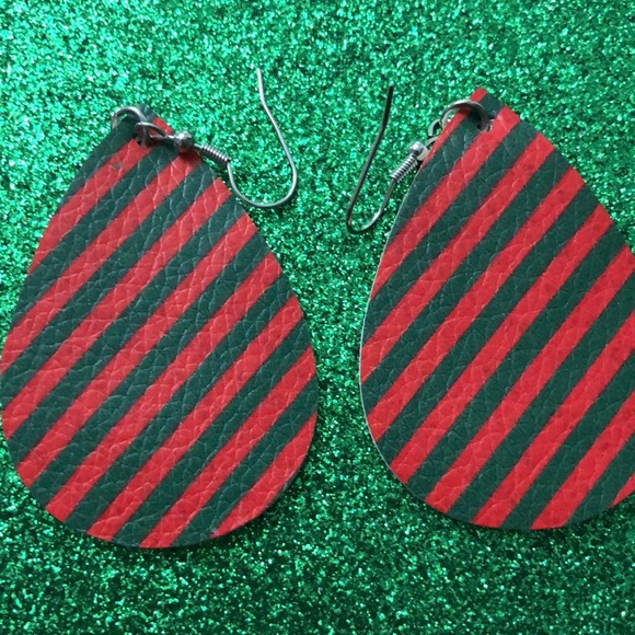 Christmas earrings red green strips NEW - Picture 2 of 9
